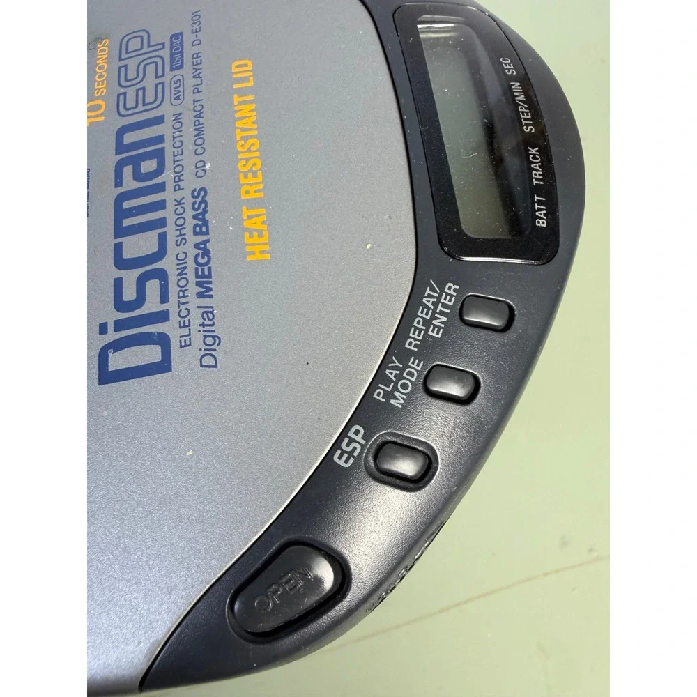 Sony Discman ESP D-E301 portable CD player ESP Mega Bass Vintage Y2K Tech